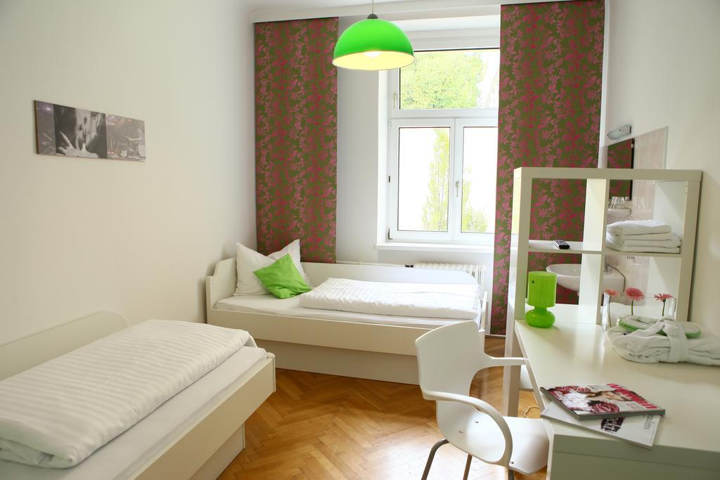 & Kaiser 23 Hostel *