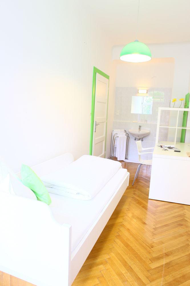 & Kaiser 23 Hostel *